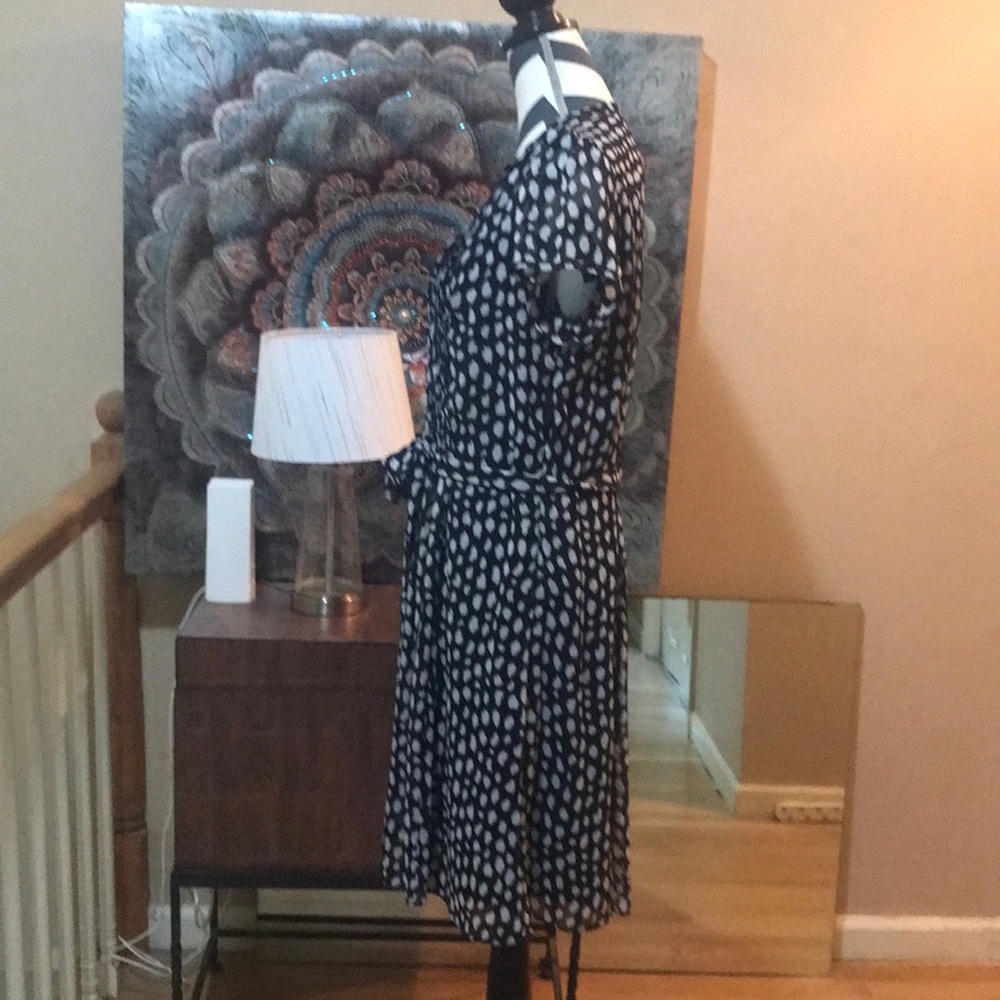 Dress - Picture 2 of 7